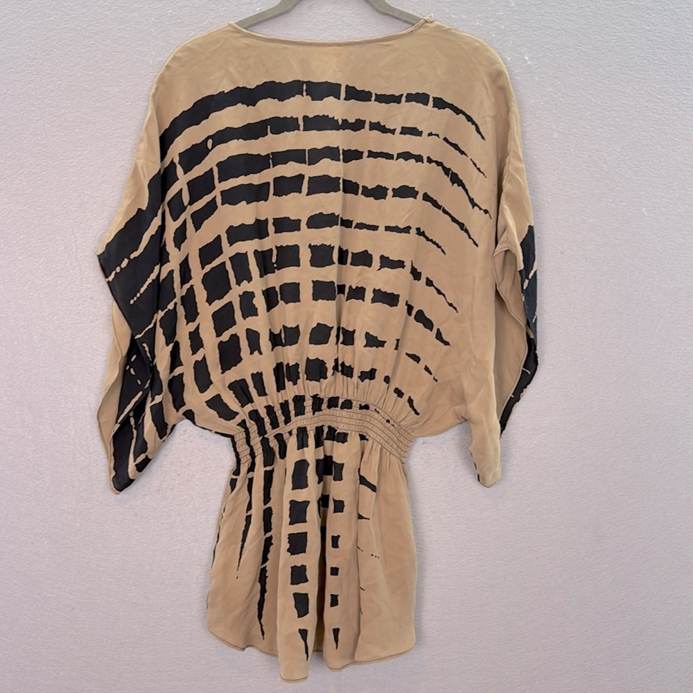 Parker - women’s 100% silk blouse kimono 1/2 sleeve Tan Black elastic waist Top - Picture 5 of 6